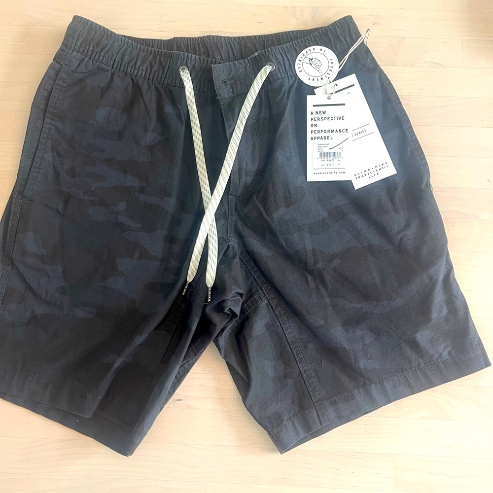 NWT Vuori Ripstop Shorts.8 inch inseam. Men’s Small. Waist 30”. V370 Black camo